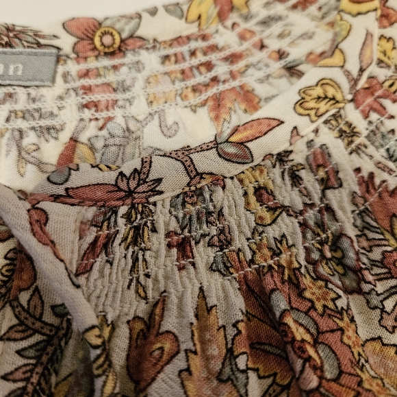 Cute long sleeve top, multi color size xs, I think would work for a small too - Picture 4 of 7